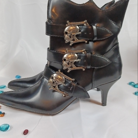 Nwt Demonia Black Women's Skull Buckle Ankle Boots - Picture 2 of 9